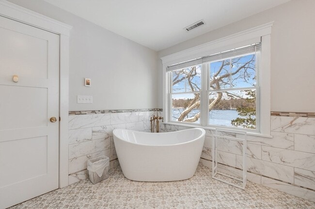 Building Photo - 6 Stanwood Pt