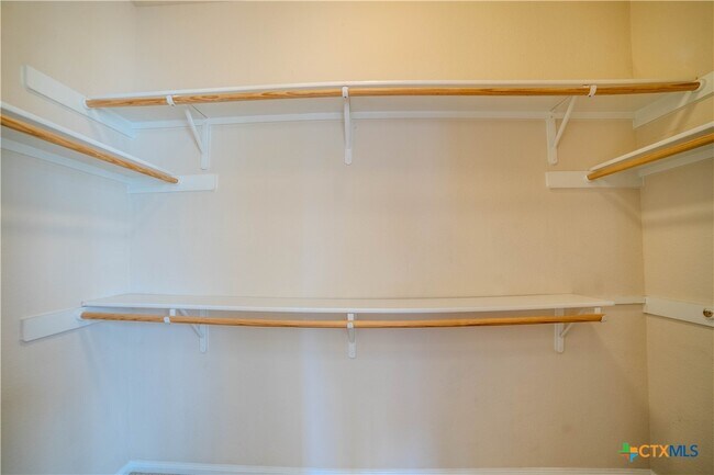Building Photo - 206 Crowfoot Dr