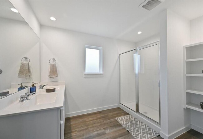 Building Photo - 1139 Hughes Crossing Dr