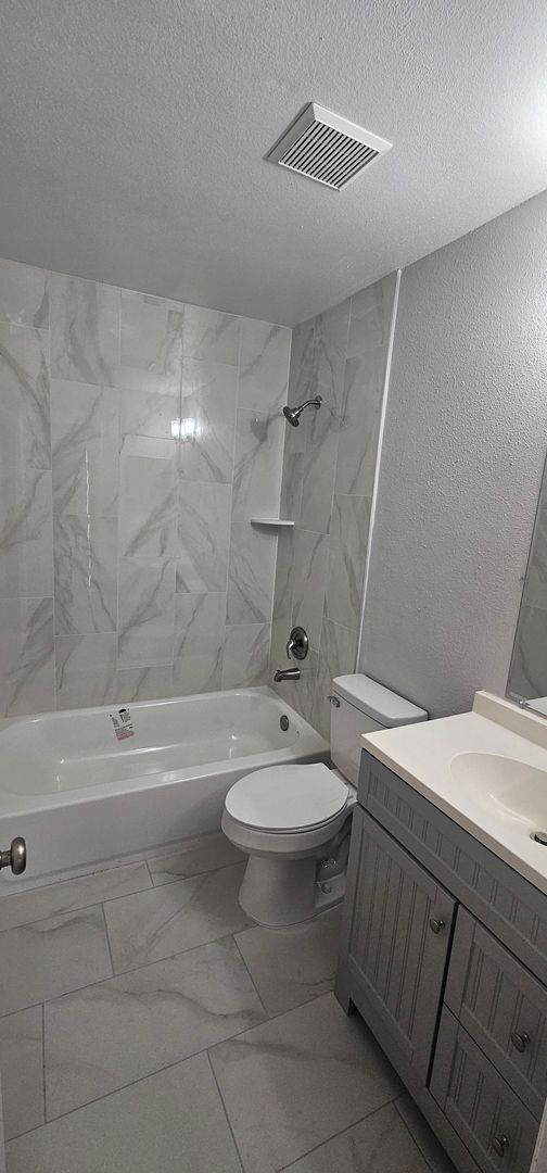 Building Photo - FABULOUS! LIKE NEW!  3 BEDROOM / 2 BATH / 1 CAR GARAGE HOUSE (SOUTHEAST ORLANDO)