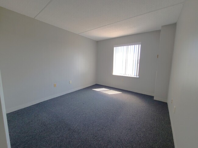 Building Photo - 65 North Point Dr