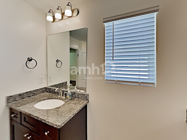 Building Photo - 179 Makenna Dr