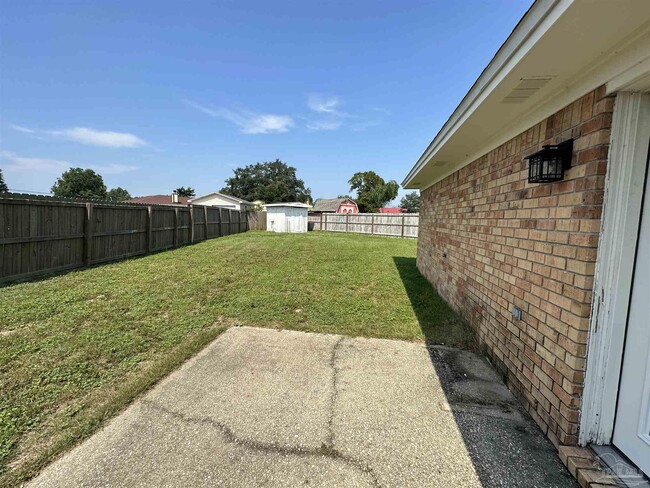 Building Photo - 10701 Brook Bend Cir