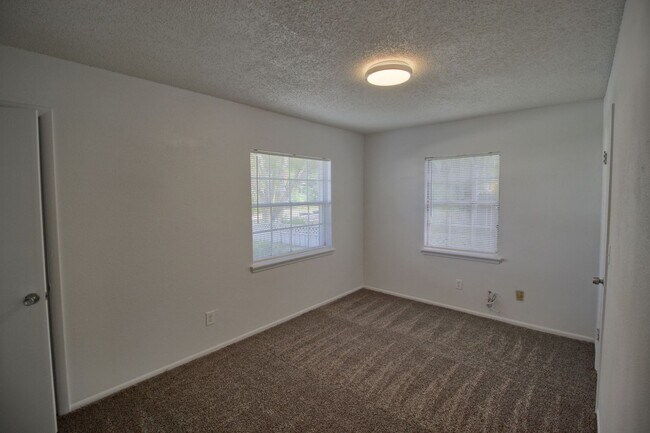 Building Photo - 1300 E Muriel St