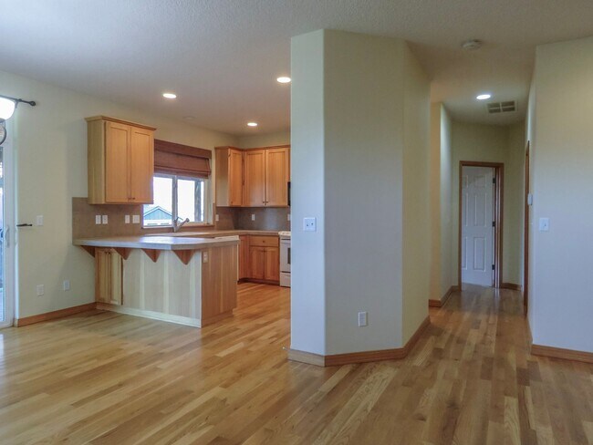 Building Photo - Master on Main- 3 Bedroom Plus 3 Bath Home...