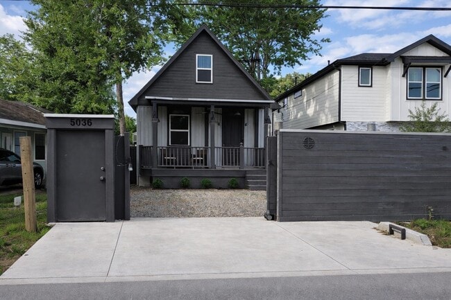 Building Photo - 5036 Golden Forest Dr