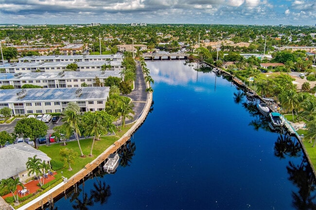 Building Photo - 140 Cypress Club Dr