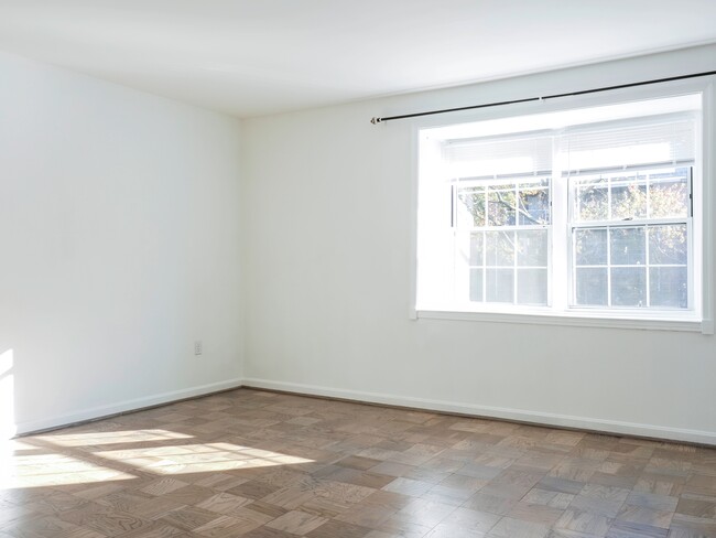 Master bedroom - 702 Quince Orchard Blvd