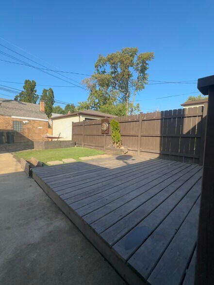 Building Photo - 7802 W Victoria St