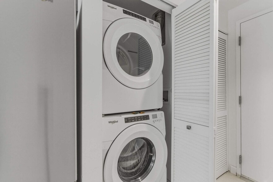 Building Photo - 5350 NW 84th Ave