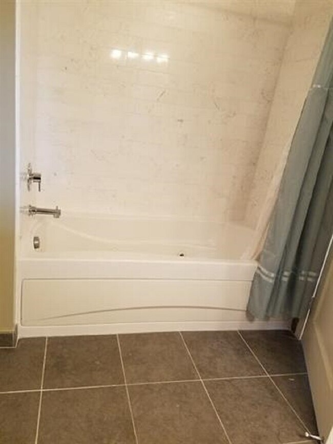 Building Photo - 800 Jackson St