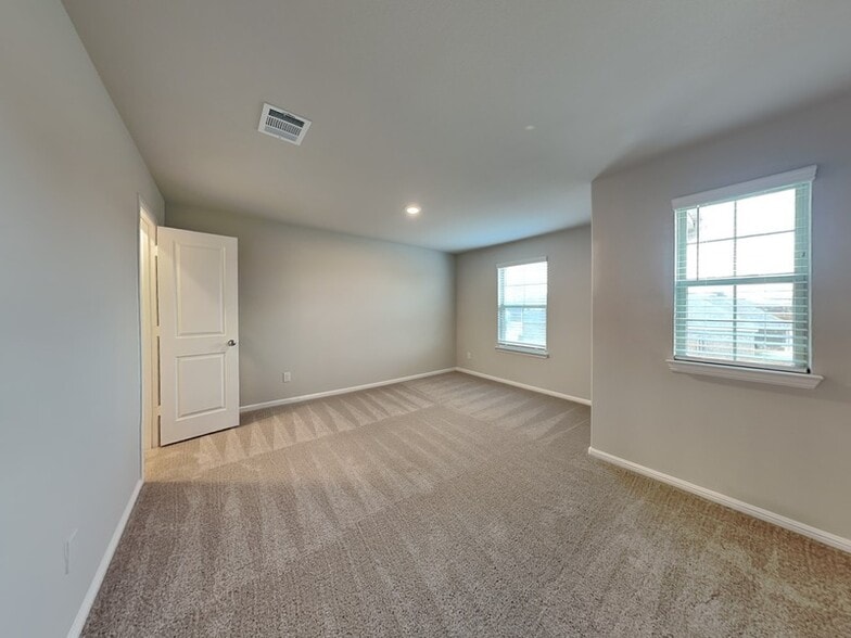 Building Photo - 427 Wydown Dr