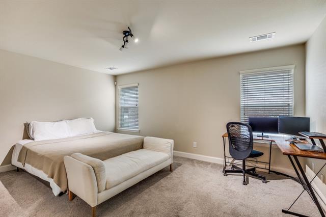 Building Photo - 1827 Lake Travis Dr