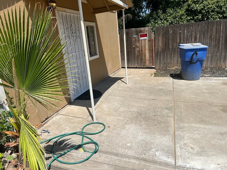 Building Photo - 1310 Los Robles Blvd