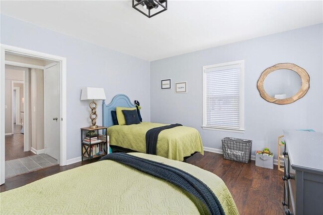 Building Photo - 845 Main St