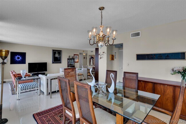 Building Photo - 1370 S Ocean Blvd