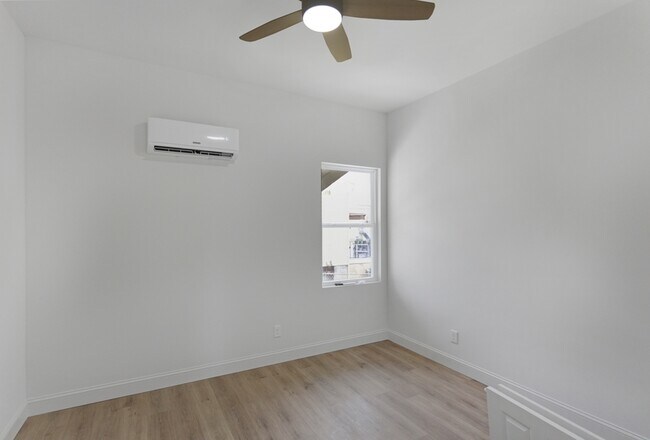 Building Photo - 2303 Parkview Ave