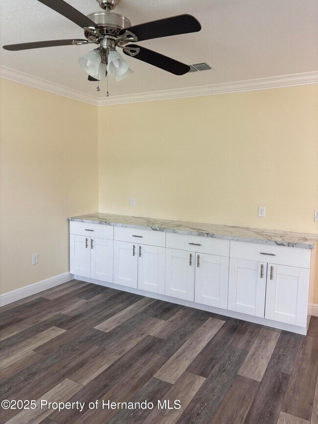 Building Photo - 1159 MacFarlane Ave