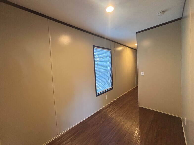 Building Photo - 606 Eloise St