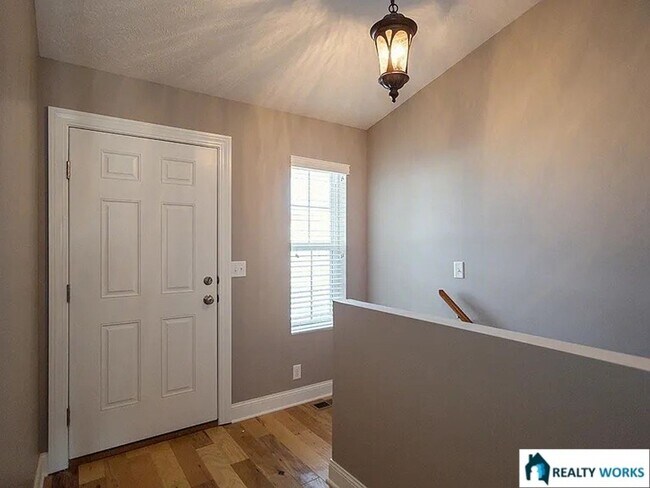 Building Photo - Spacious 4 Bed, 3 Bath Townhome with finished Basement