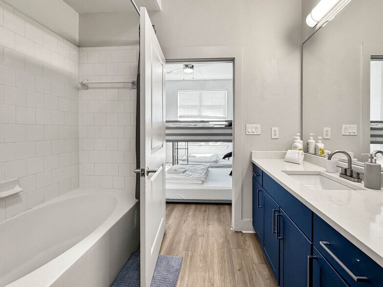 Building Photo - 2916 Indiana St