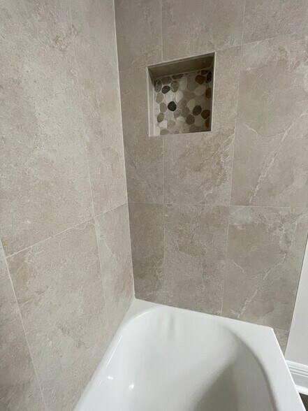 Building Photo - 2850 N Oakland Forest Dr