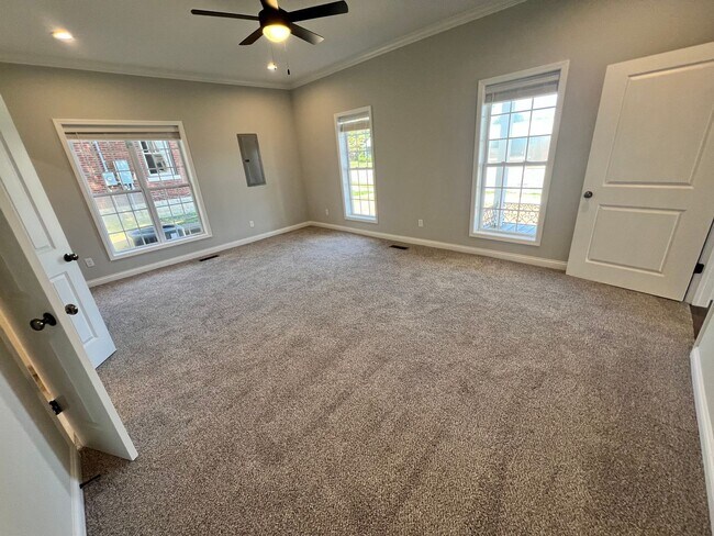 Building Photo - Spectacular newly remodeled home, next to the Square, Franklin, Ky