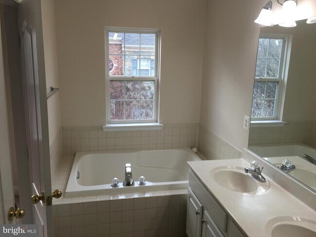 Building Photo - 2122 Darcy Green Pl