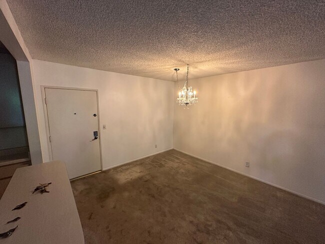 Building Photo - Top-Floor Corner Unit | 3BR in Cross Creek Village, Playa del Rey
