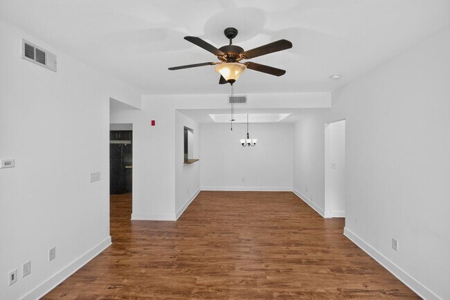 Building Photo - 8605 Peckham Ln