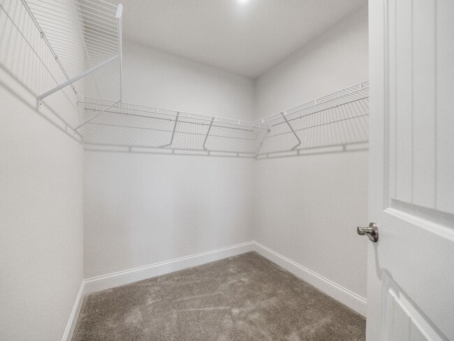 Building Photo - Beautiful 3 bedroom, 2.5 bath townhome in Shephard's Square!