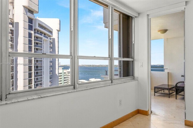 Building Photo - 11 Island Ave