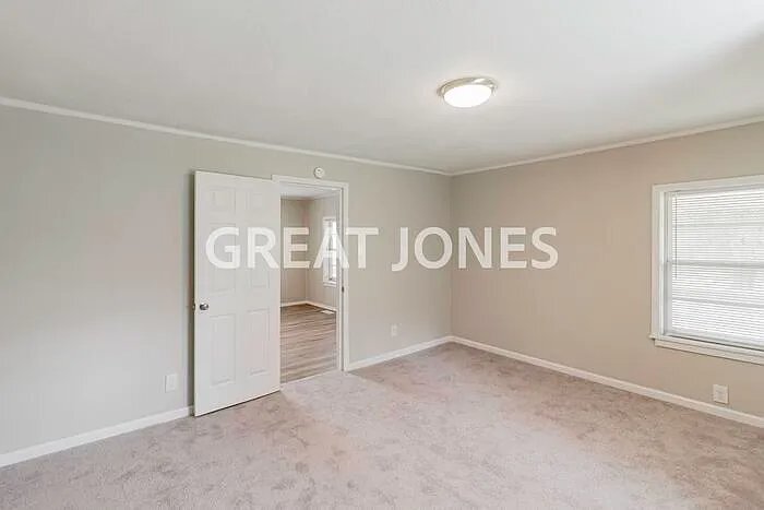 Building Photo - 506 7th Ave SW