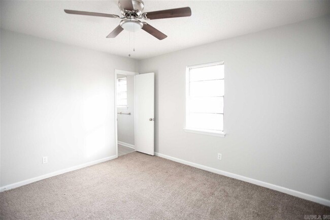 Building Photo - 304 Timberline Dr