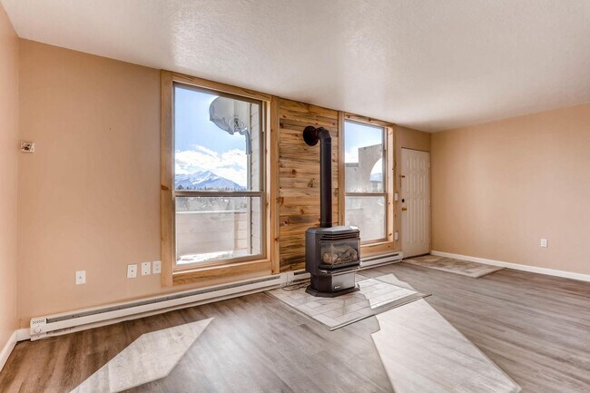 Building Photo - 3 Bed Condo In Dillon!