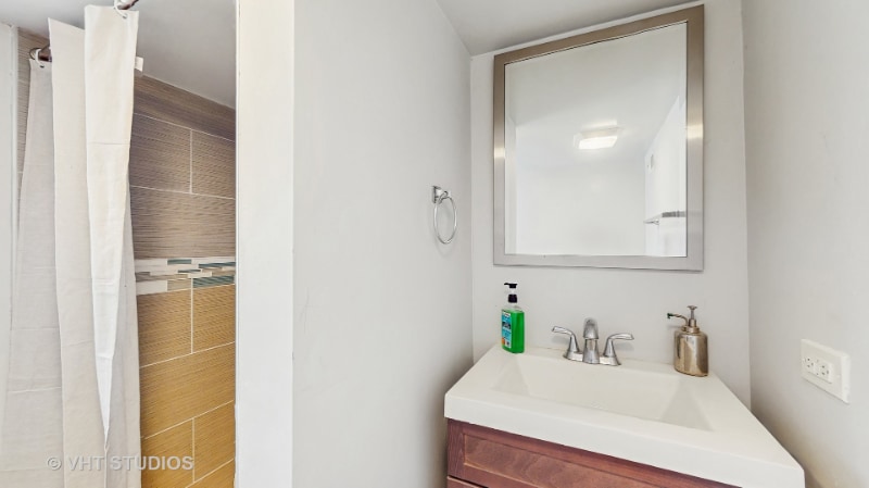 Building Photo - 8211 S Cornell Ave