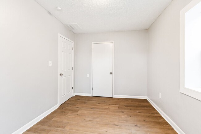 Building Photo - Fully Renovated 2BR Home with Modern Upgra...