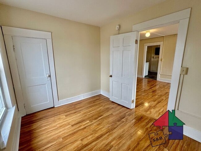 Building Photo - Amazing Two Bedroom in Burlington - $500 OFF FIRST MONTHS RENT WHEN YOU SIGN A LEASE BY 9/15!