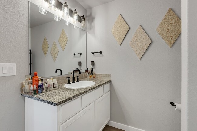 Building Photo - 460 Staghorn Dr