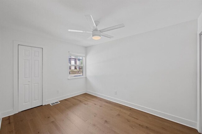 Building Photo - 6411 Chimney Creek Cir