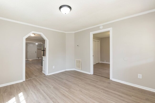Building Photo - Two Bedroom Home!