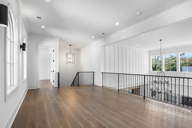 Building Photo - 3311 Skyline Dr