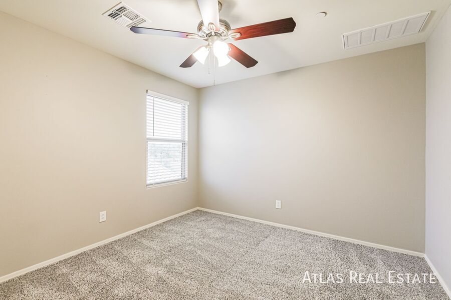 Building Photo - 13046 N Murray Dr