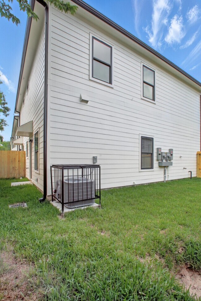 Building Photo - 4719 Mallow St