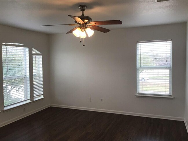 Building Photo - 5403 Coastal Way