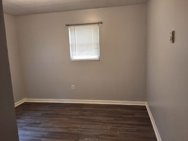 Building Photo - 1140 Evelyn Dr