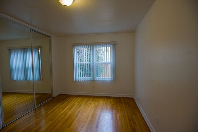 Building Photo - 170-170 1/2 Garret Avenue