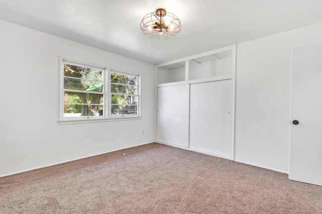 Building Photo - 4223 Temescal Ave