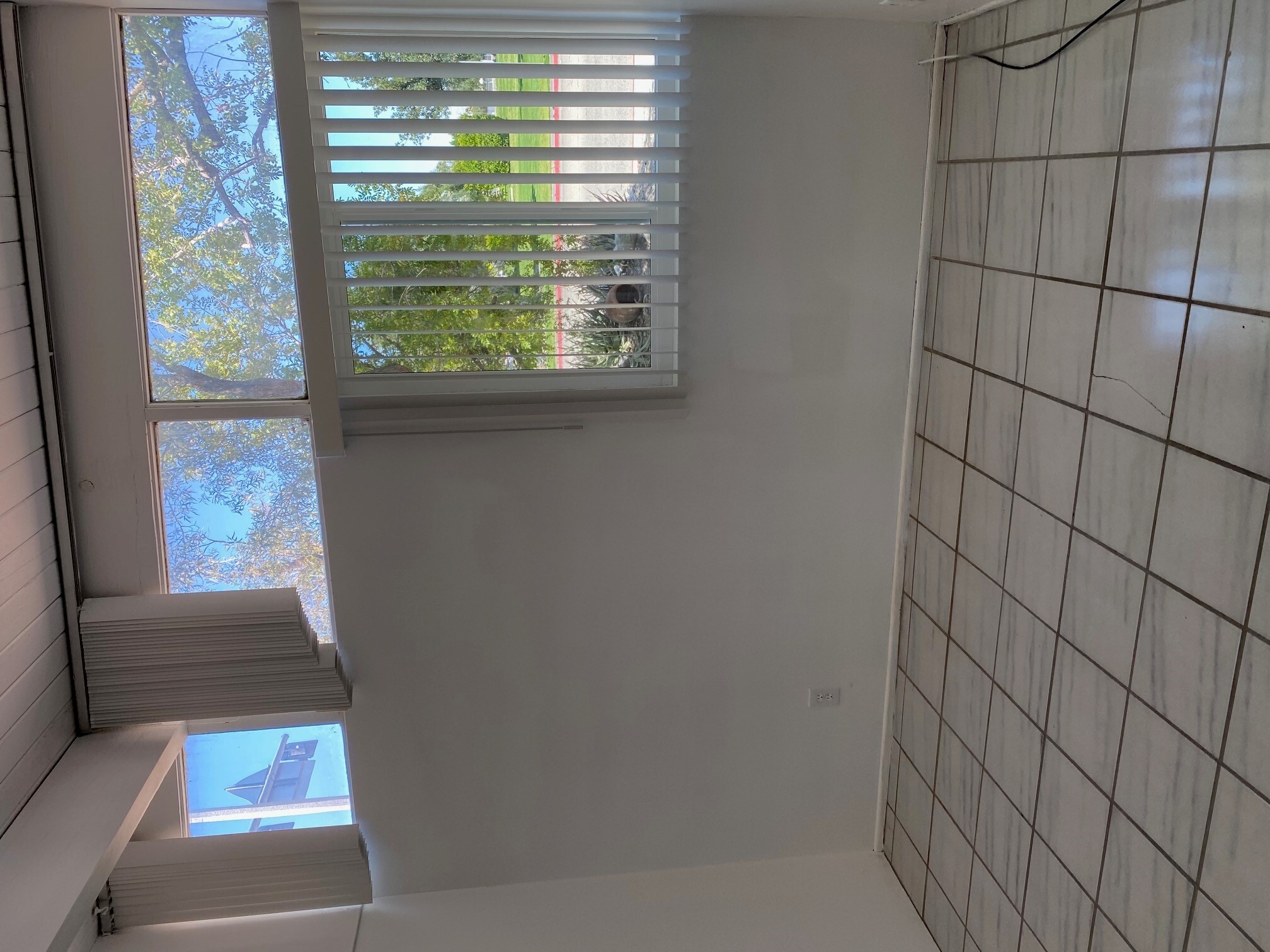 Building Photo - 601 E Racquet Club Rd