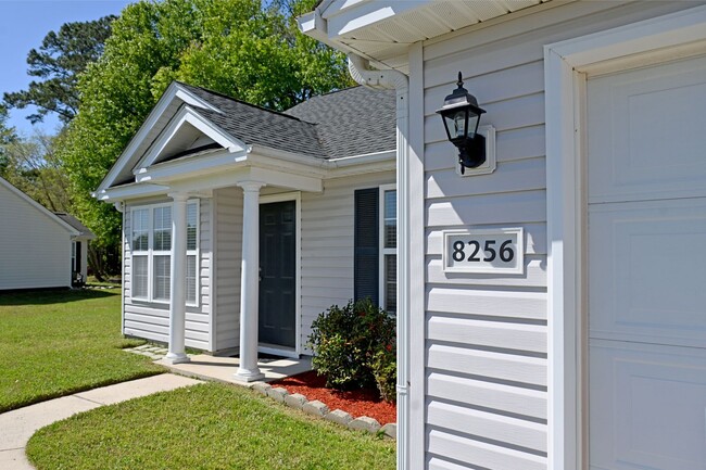 Building Photo - Charming 3BR Ranch in Osprey Woods – Screened Porch & Vaulted Ceilings